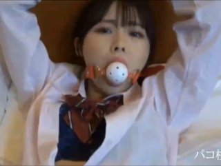婴儿肥给男友深喉 毒龙 动作比较生疏 看来是刚过性生活不久